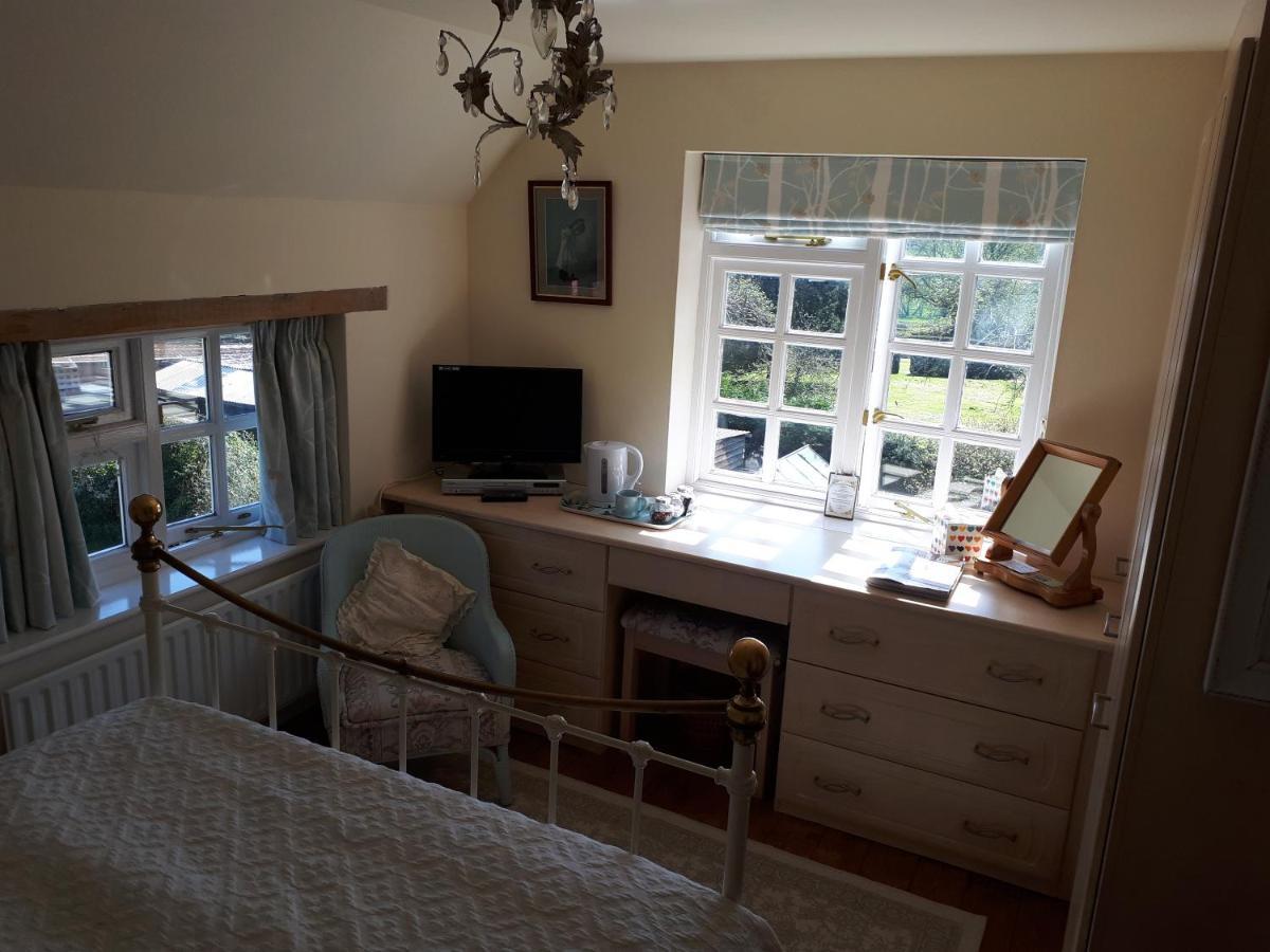 Court Barn Cottage B&B 버워시 외부 사진